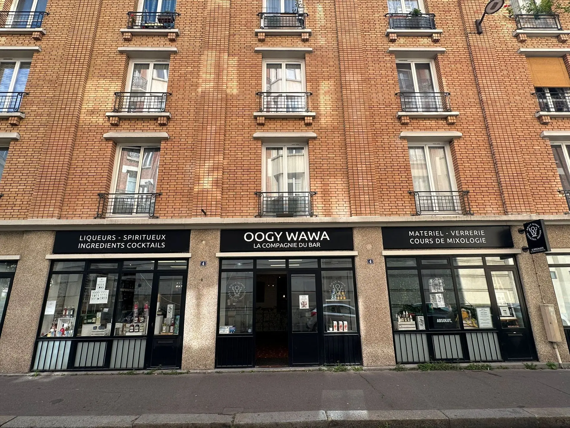 La façade du magasin pour cocktails | OOGY WAWA Paris 15