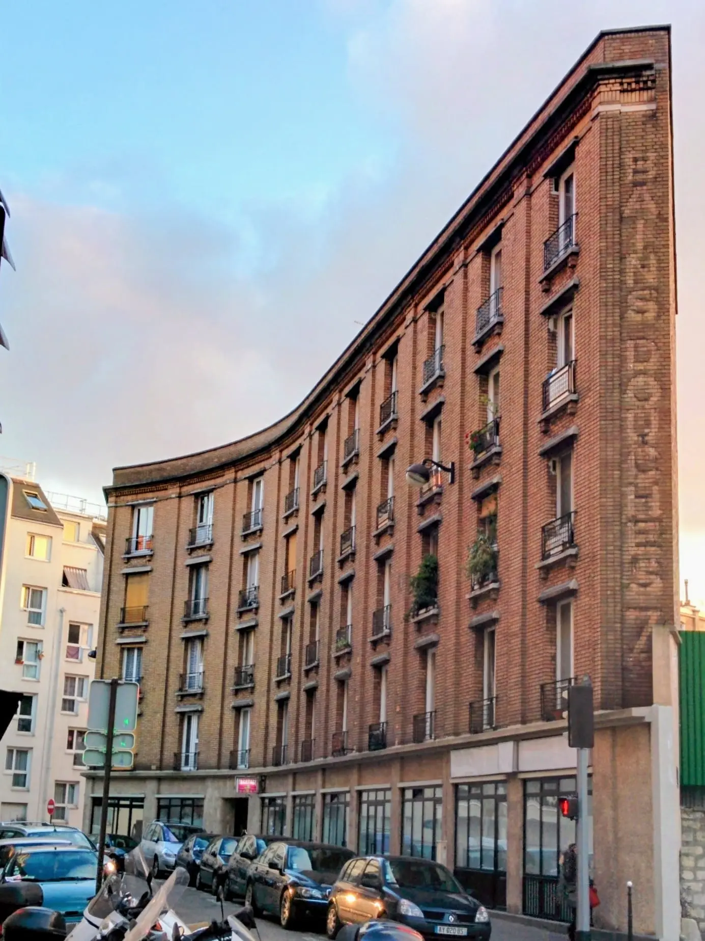 Immeuble Flat Iron | OOGY WAWA Paris 15